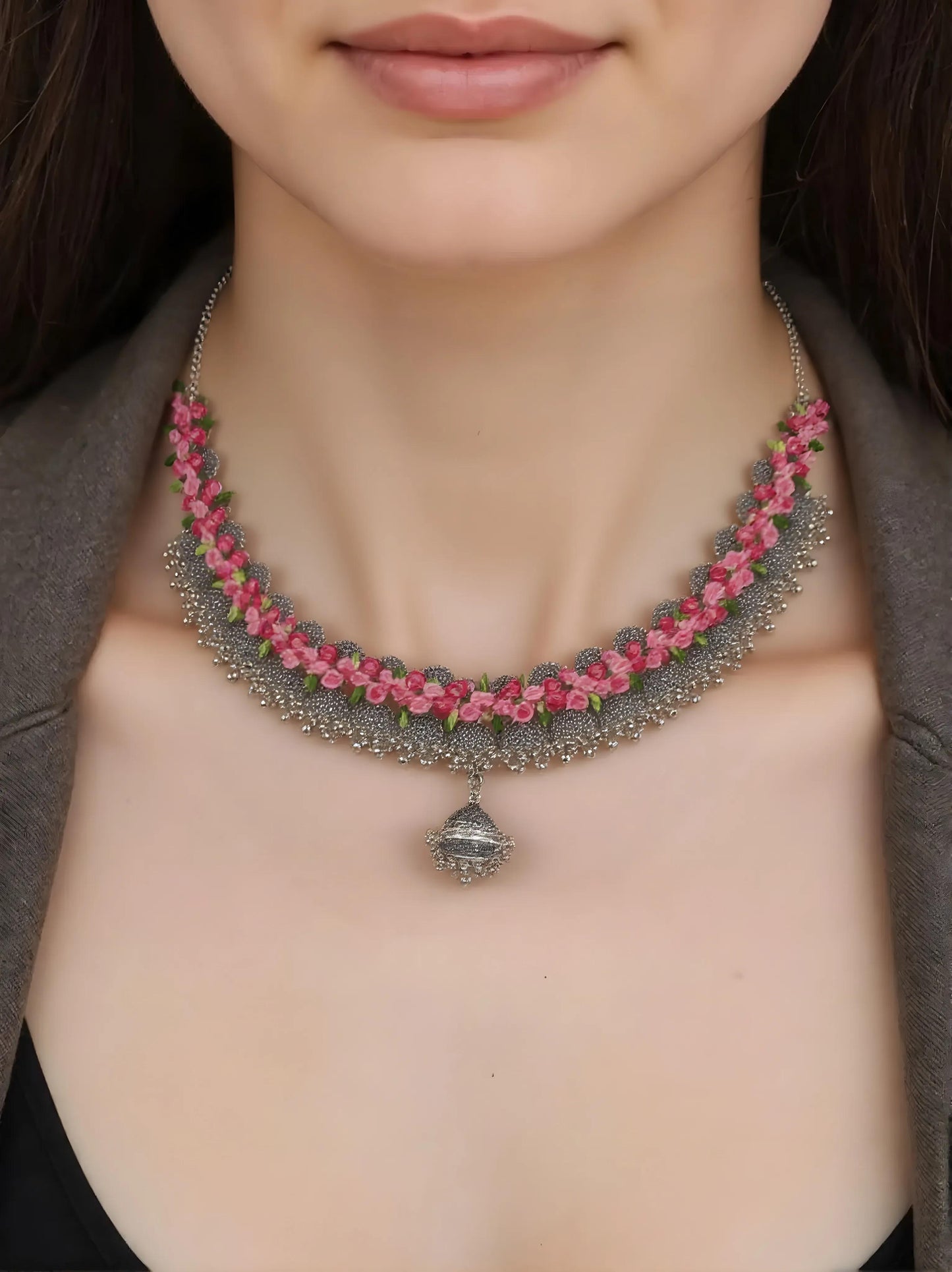 İlay – Flower Chain and Shadow Glow Necklace