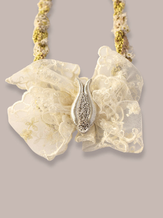 Zarife – Sessiz Altın ve Tül Zarafeti Kolyesi