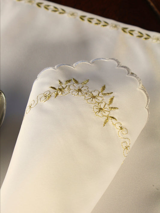 Simli Zarafet – Beyaz Atlas Amerikan Servis ve Peçete Takımı