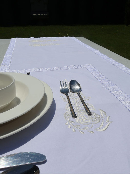 Beyaz Zarafet – El İşçiliği Keten Runner ve Amerikan Servis Takımı