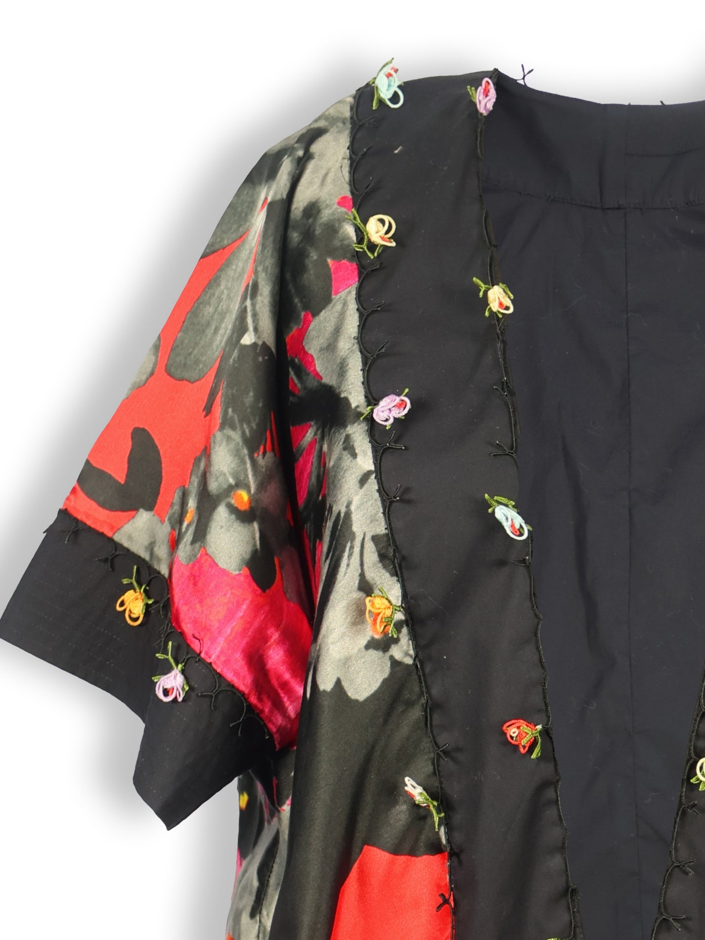 Şahende – Mekik Oyasıyla Süslenmiş Saten Kimono