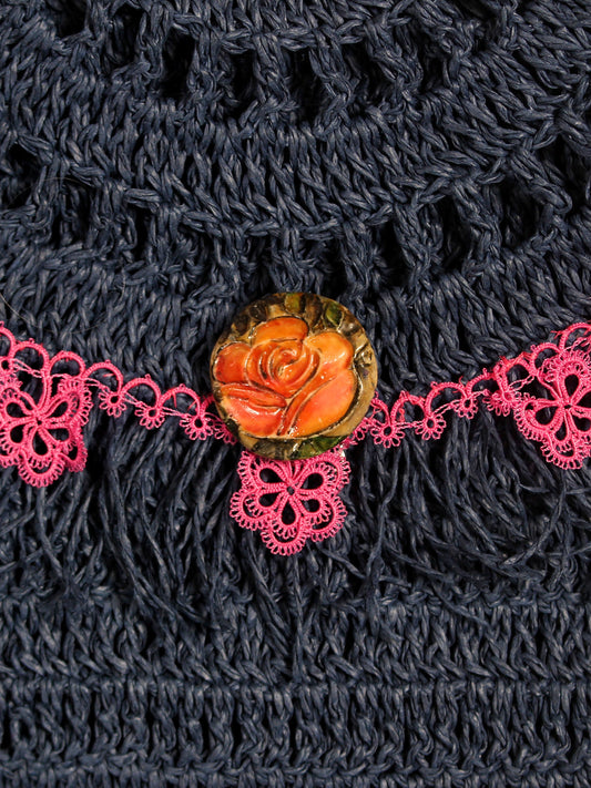 Leylak Gecesi – İğne Oyası ve Vintage Gül Detaylı El Örgüsü Abiye Kadın Çantası