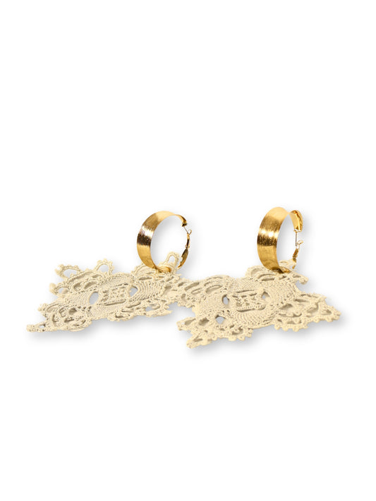 Sena – Gümüş Sim Tığ İşi & Gold Halka Küpe