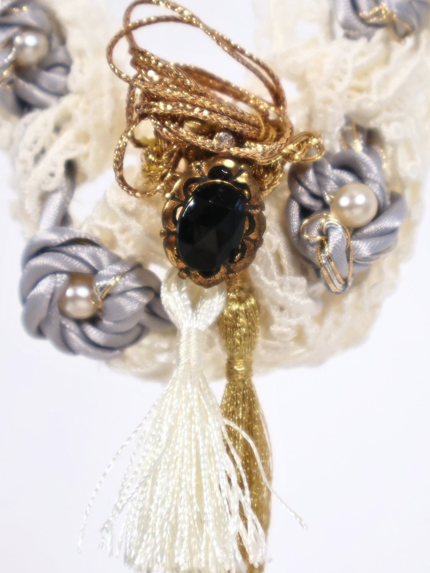 Lemis – Knotted Pearl Shaped Flower Necklace