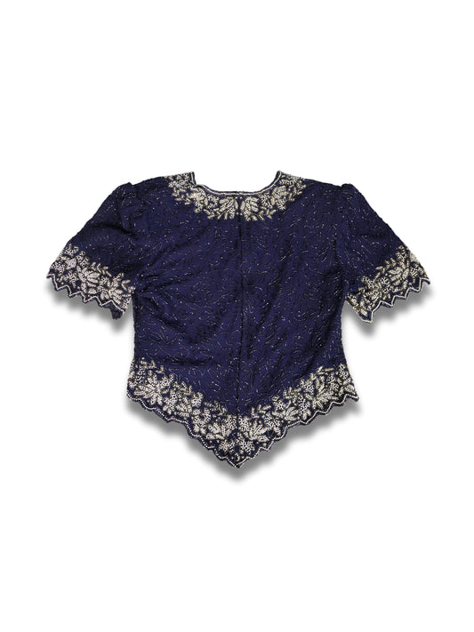 Mavi Zarafet – Gümüş İşlemeli Kısa Kollu V Yaka Bluz