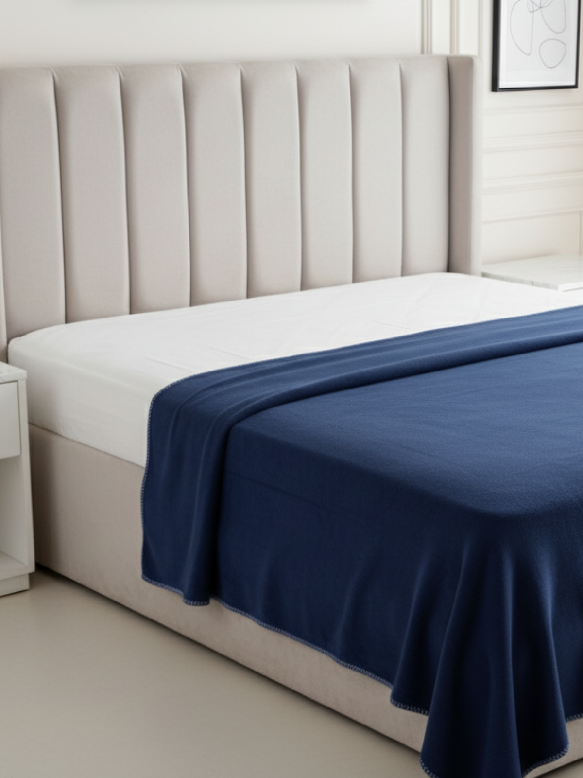 Koyu Mavi Asalet – Çok Amaçlı Yüksek Kalite Diz Örtüsü