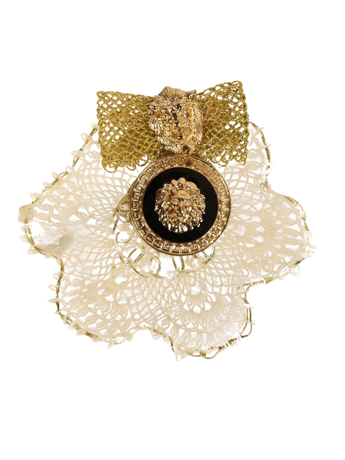 Altın Ruh - Aslan Motifli Dantel ve Metal İşlemeli Küpe
