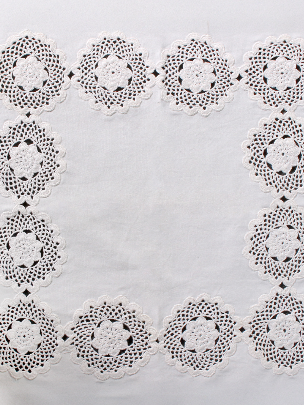 Zamanın İlmeği – Antika Tığ Motiflerinden Uyarlama Dekoratif Örtü