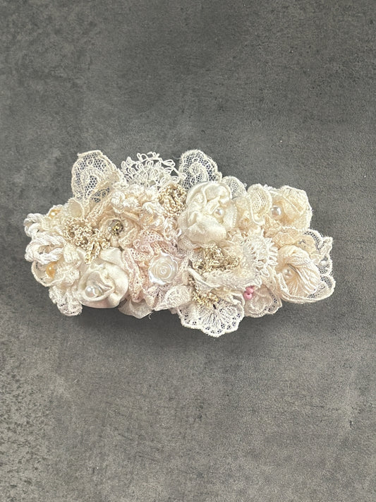 Dantel Bahçesi – El Yapımı Fransız Dantelli Saç Tokası