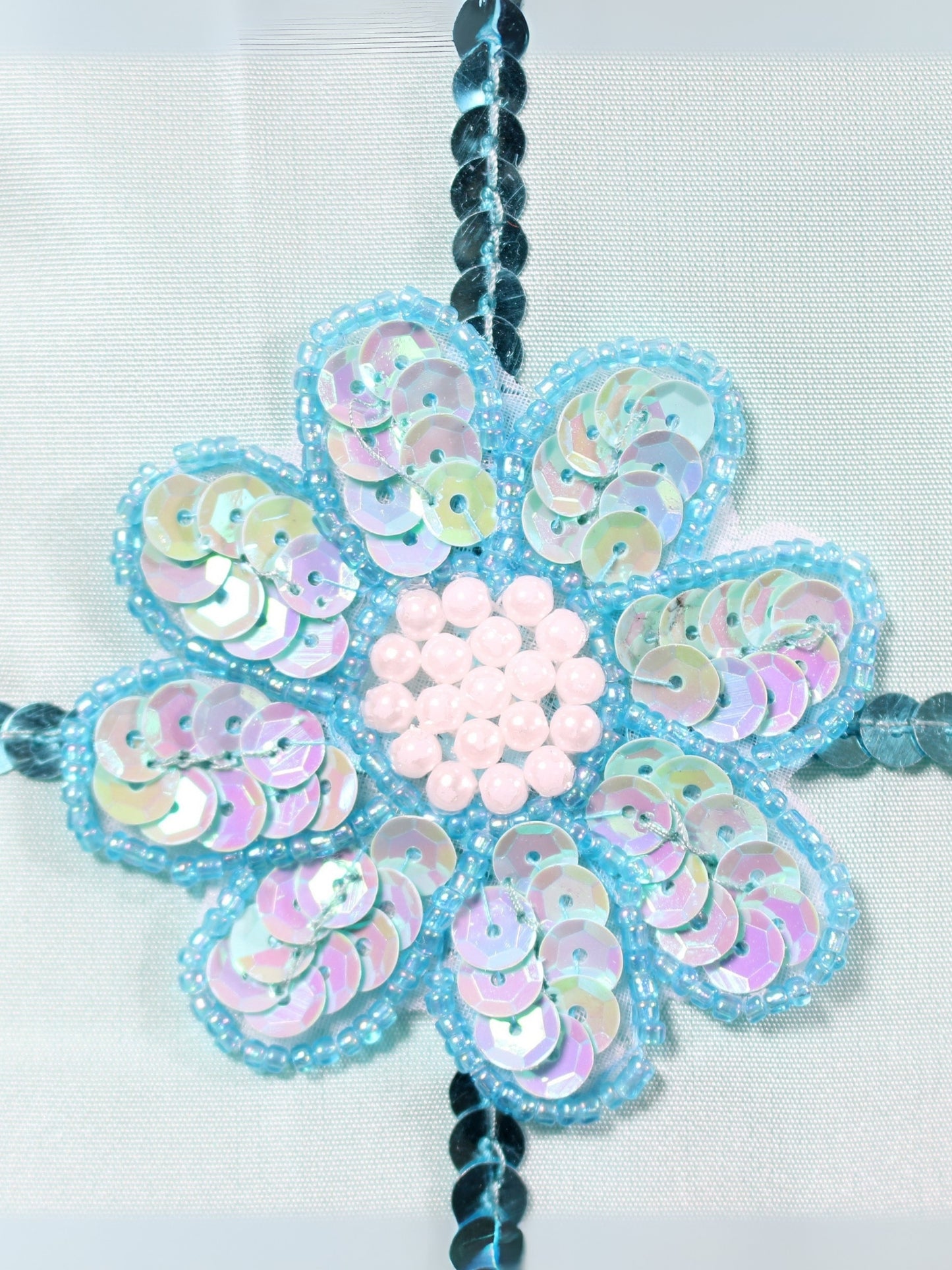 Turkuaz Çiçek – Renkli Payetli Çiçek Motifli İpek Tafta Kırlent Kılıfı