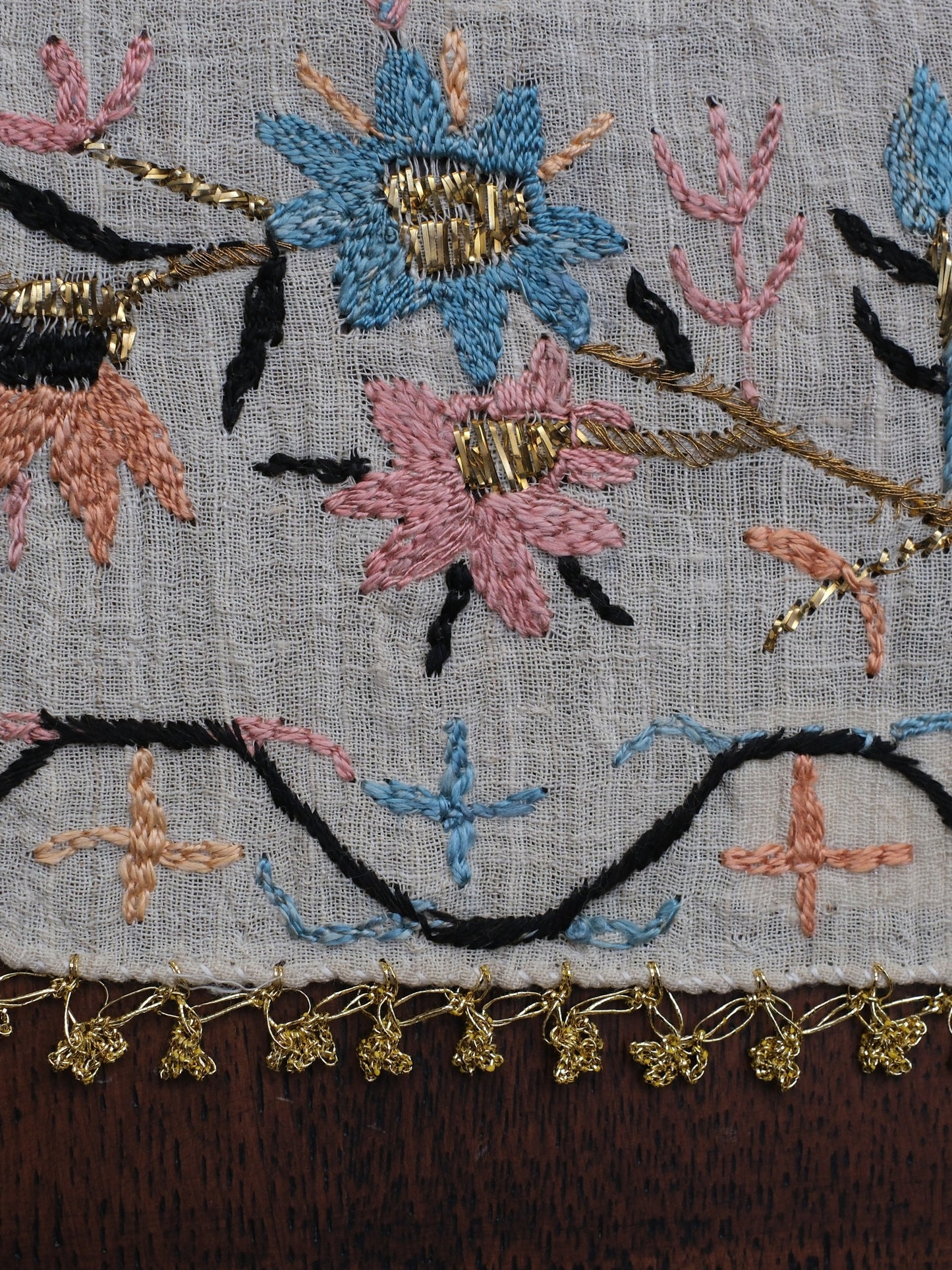 Altın Nakış – 1940’lardan Uyarlama Bürümcük Keten Örtü Seti