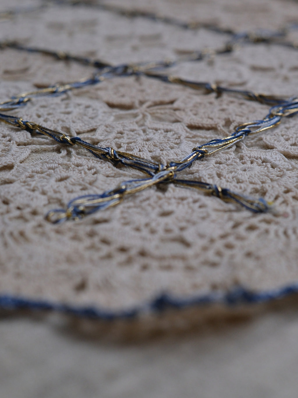 Altın Nakış – 1940’lardan Uyarlama Bürümcük Keten Örtü Seti