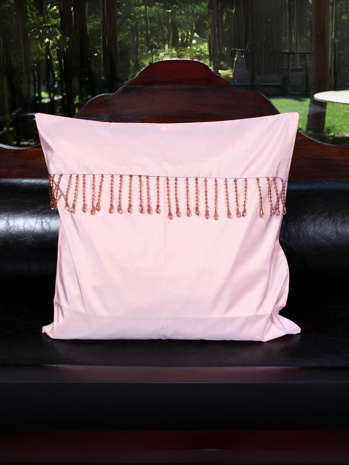 Pudra Zarafeti – Taş Detaylı İpek Tafta Kırlent Kılıfı