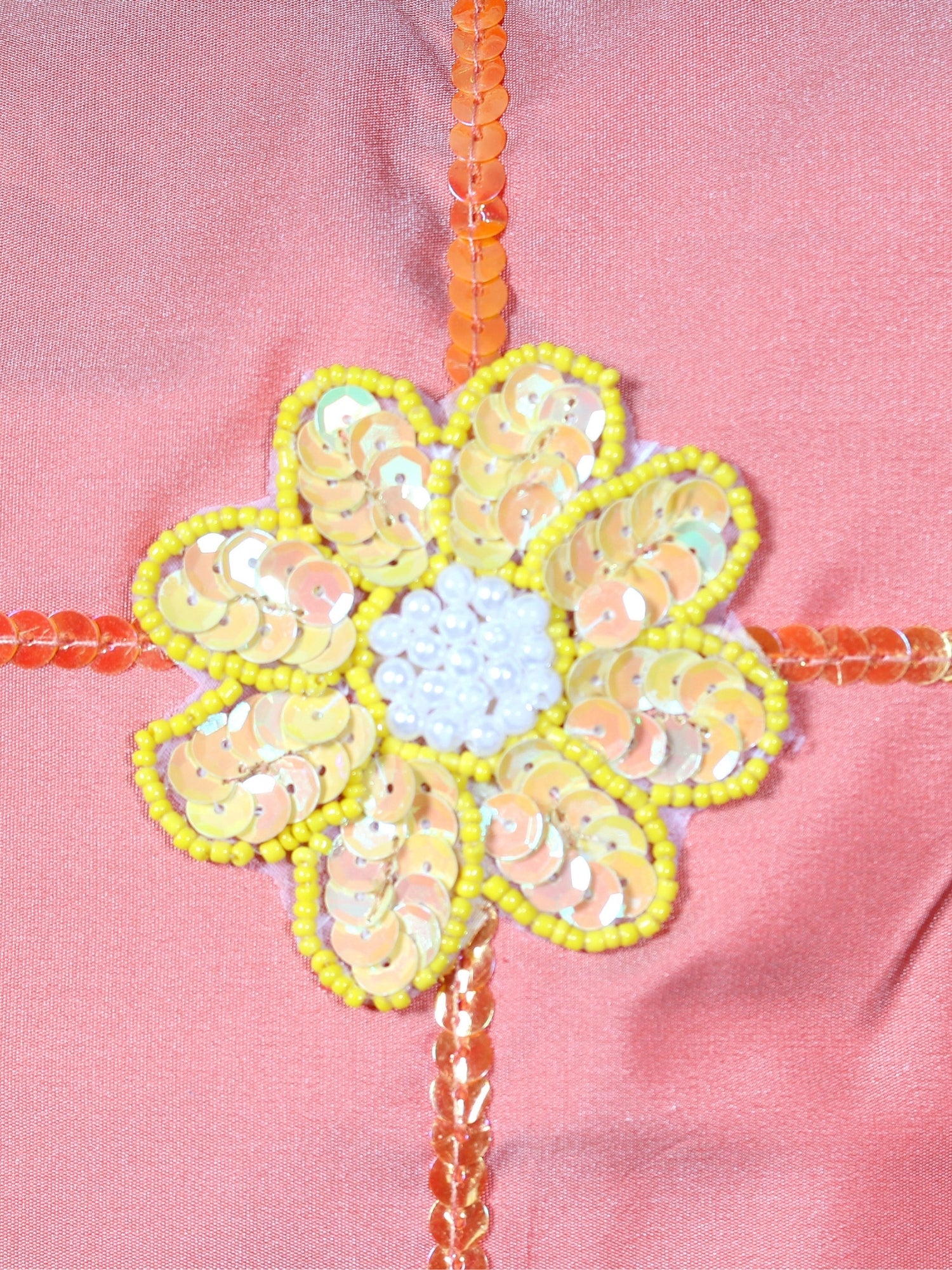 Turuncu Bahar – Payet ve İnci İşlemeli Çiçekli İpek Tafta Kırlent Kılıfı