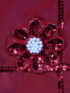 Kırmızı Narinlik – İncili Çiçek Motifli Payetli İpek Tafta Kırlent Kılıfı