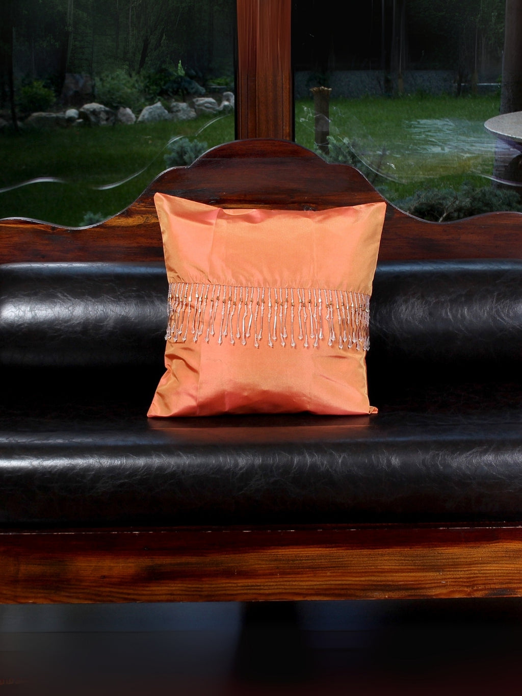 Turuncu Vurgu – Taş Detaylı İpek Tafta Kırlent Kılıfı