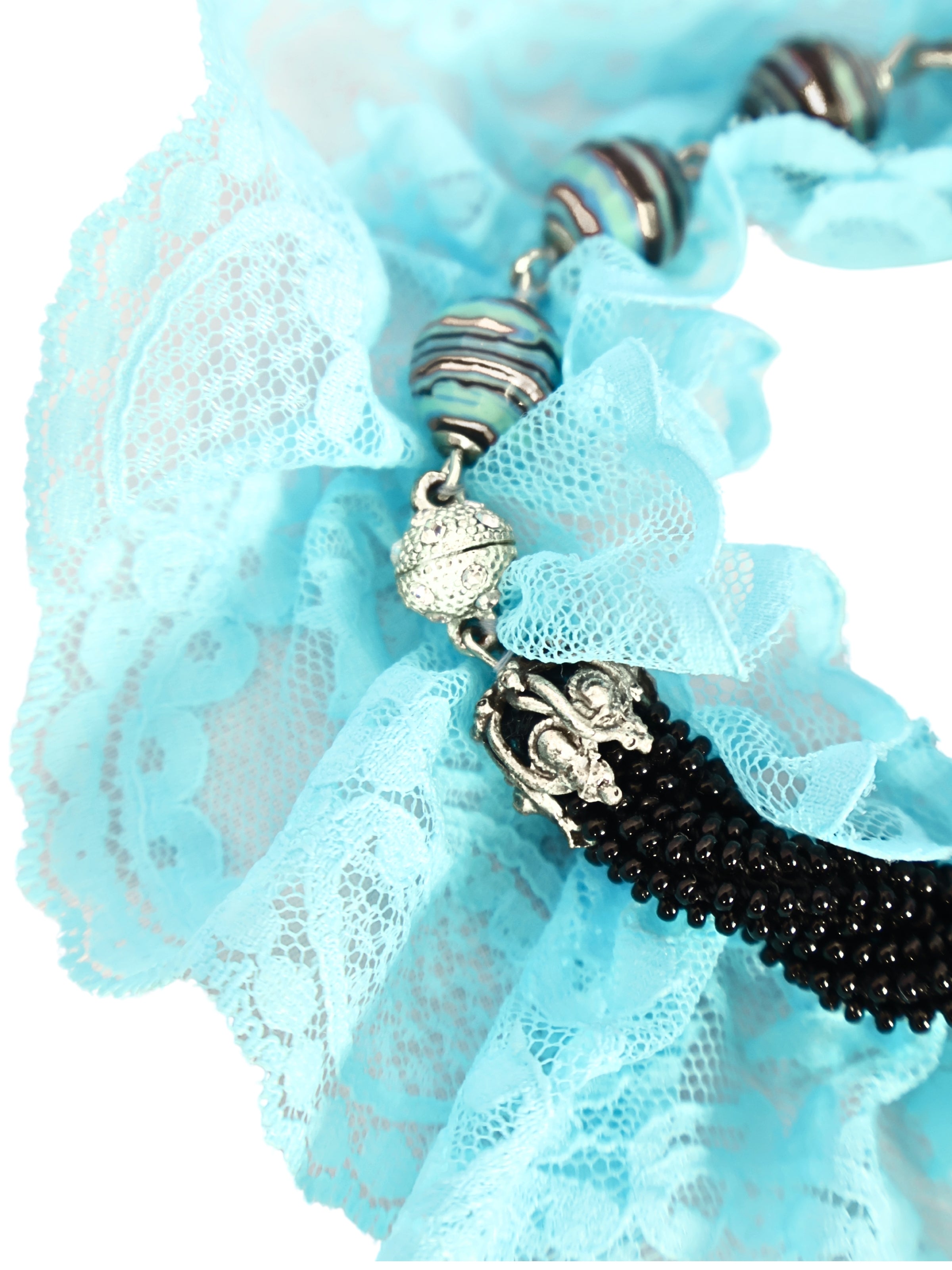 Berra – Renkli Köpük ve Fırfırlı Hat Bilekliği