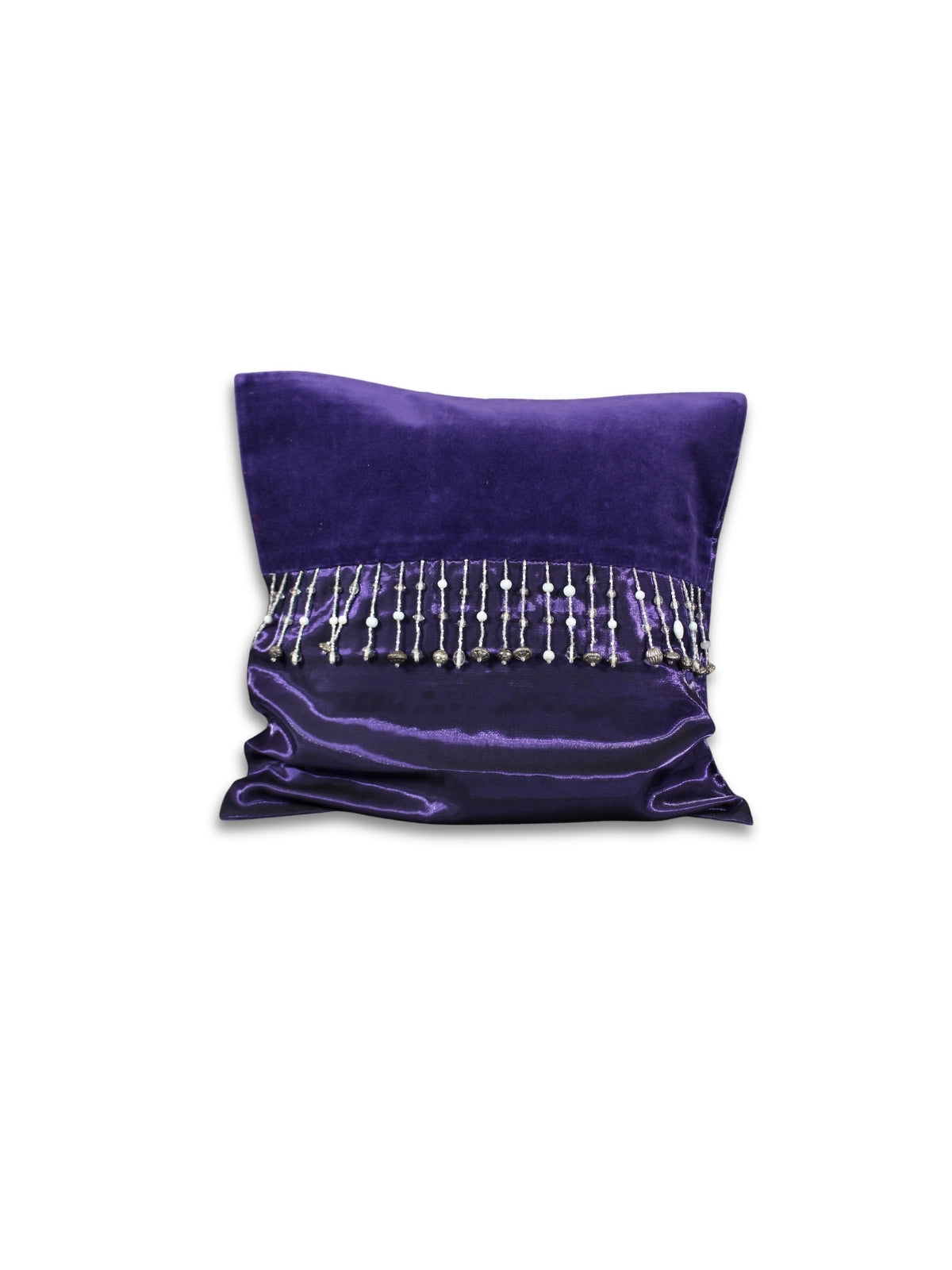 Gece Zarafeti – Kadife Üzeri Kristal Boncuk İşlemeli Mor Kırlent Kılıfı