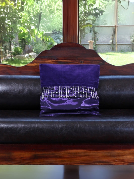 Gece Zarafeti – Kadife Üzeri Kristal Boncuk İşlemeli Mor Kırlent Kılıfı