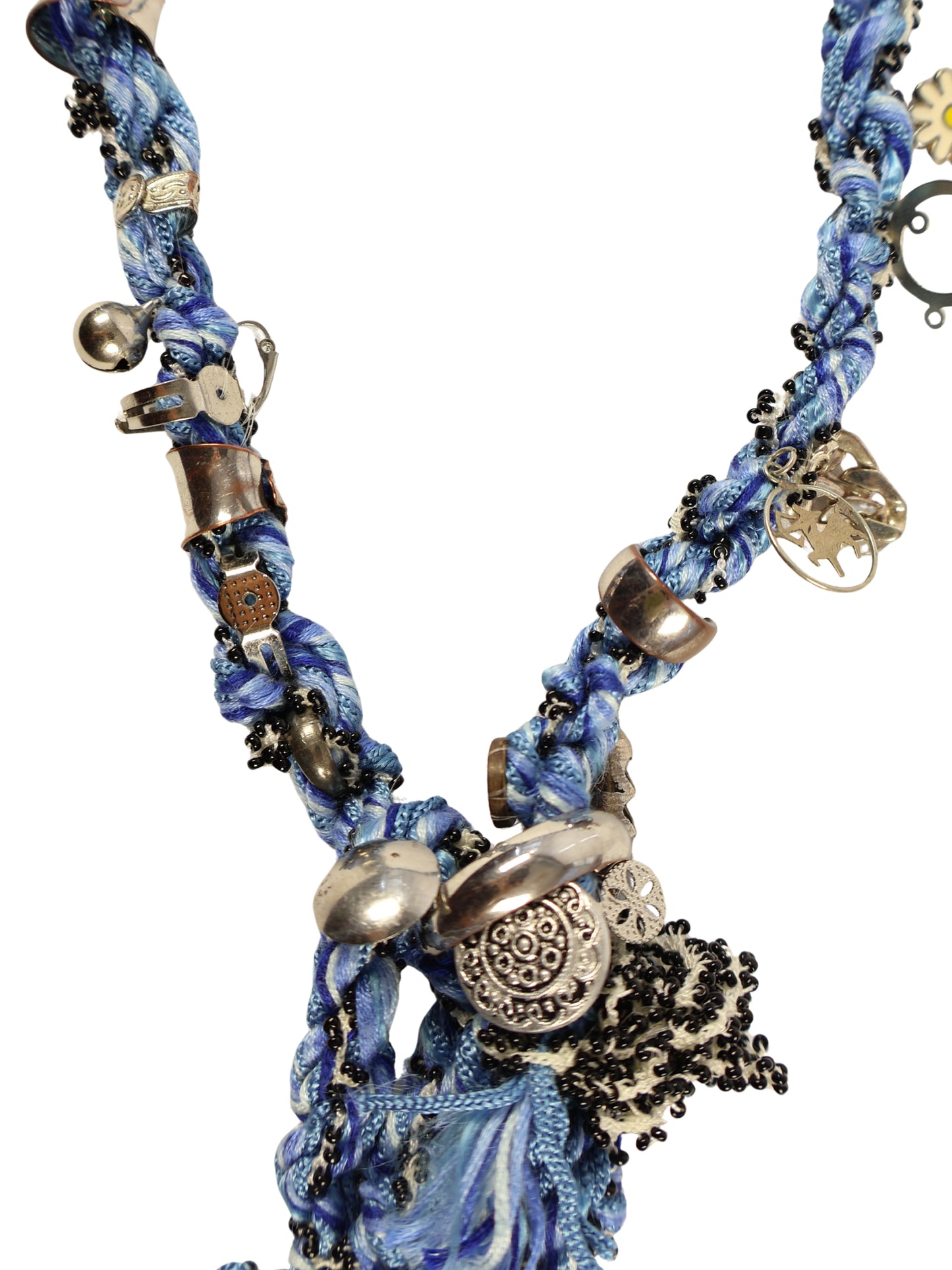 Mavi Tılsım – El Örgüsü Boncuklu Oya ve Metal Objeli Kordon Kolye
