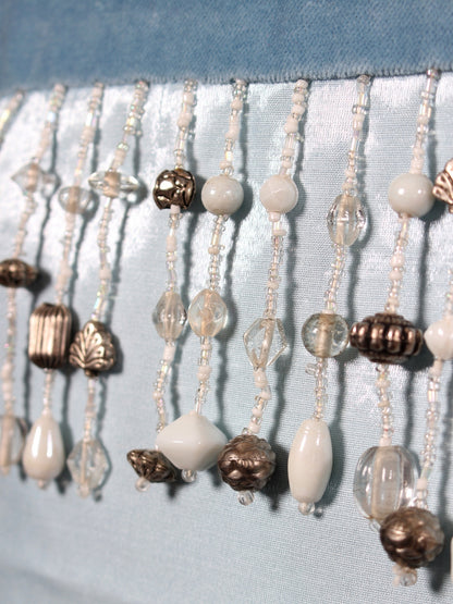 Buzlu Işık – Mavi Kadife & Saten Kırlent Kılıfı Boncuk İşlemeli