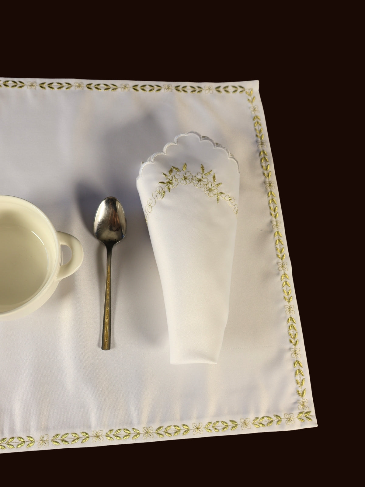 Simli Zarafet – Beyaz Atlas Amerikan Servis ve Peçete Takımı