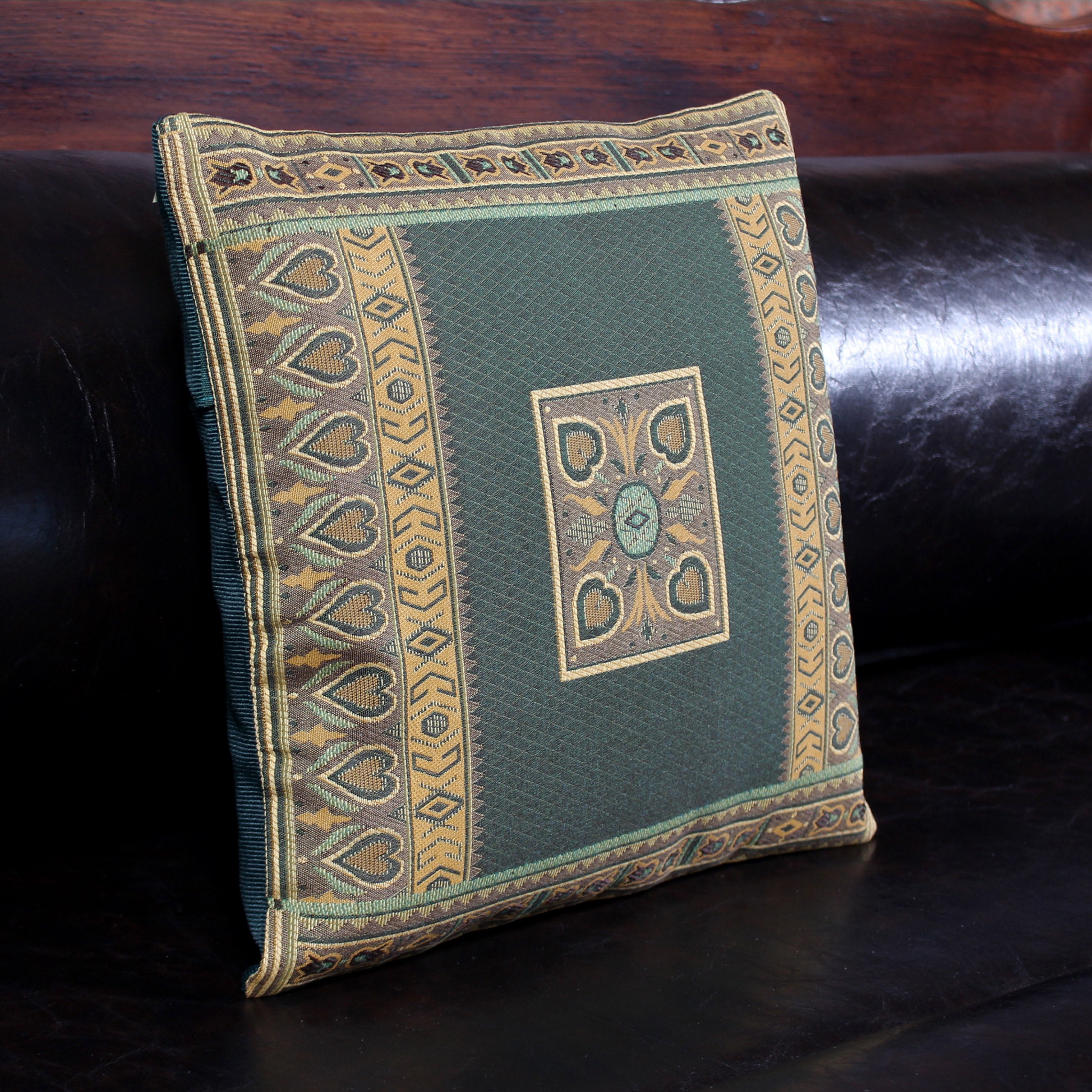 Yeşil Harmoni – Brokar Dokulu Çift Yüzlü Dekoratif Kırlent Kılıfı