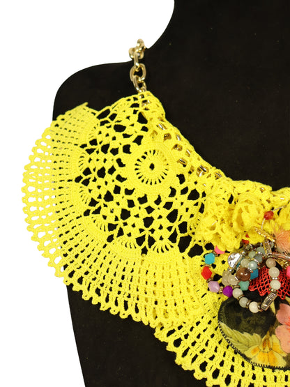 Zerda – Doğal Boya ile Renklendirilmiş Dantel Motifli Kolye