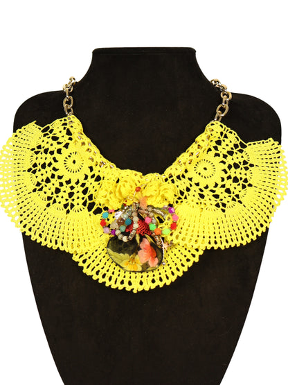 Zerda – Doğal Boya ile Renklendirilmiş Dantel Motifli Kolye