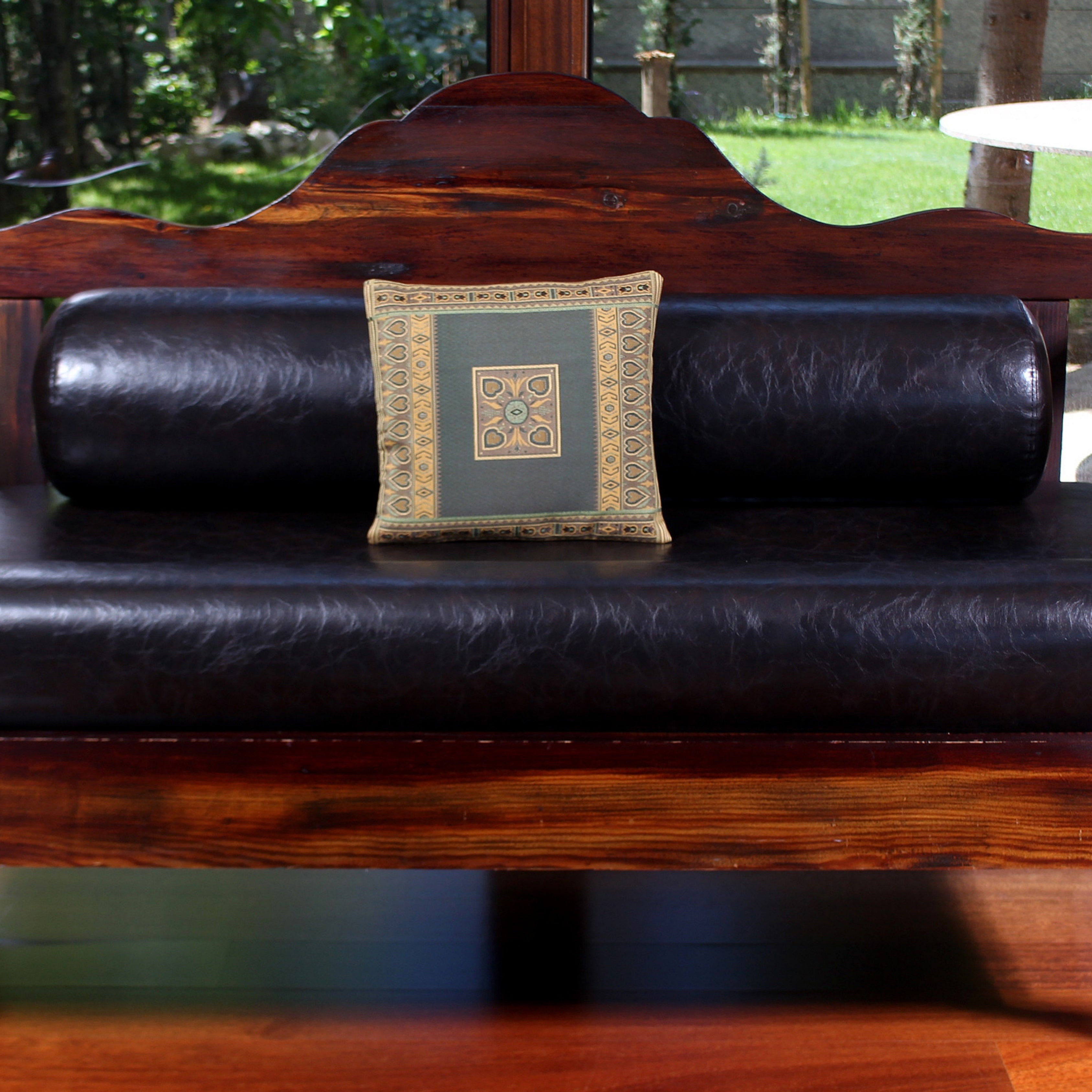 Yeşil Harmoni – Brokar Dokulu Çift Yüzlü Dekoratif Kırlent Kılıfı