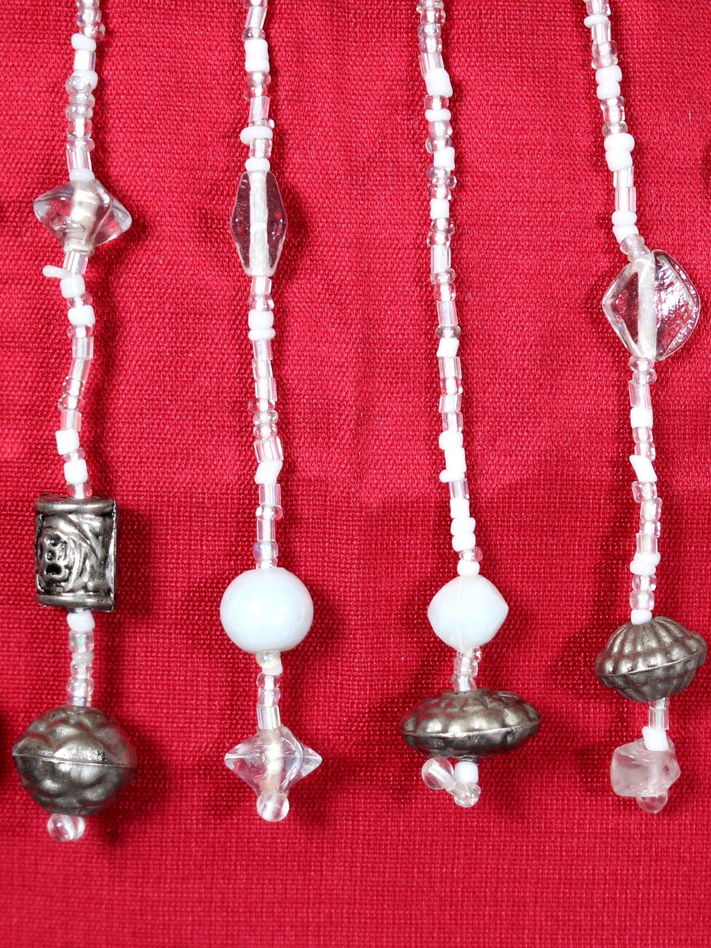 Bordo Sükûnet – Taş Detaylı Kadife & İpek Tafta Dekoratif Kırlent Kılıfı