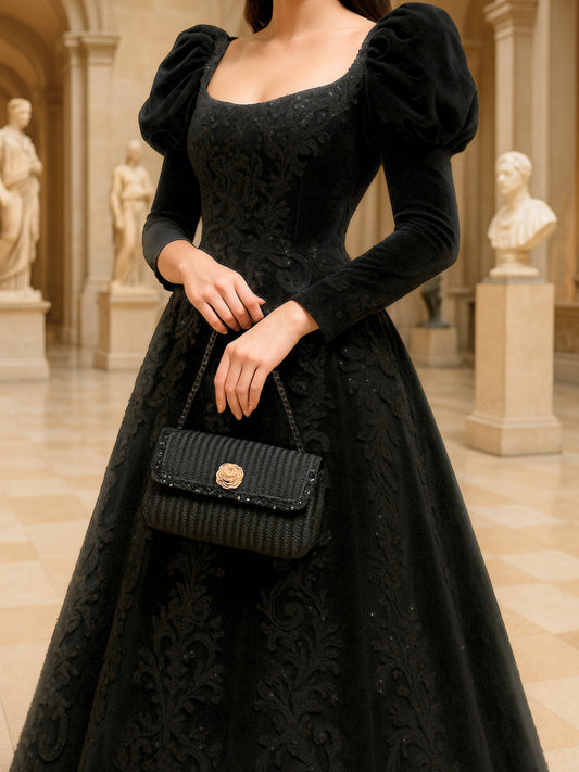 Geceye Düğüm – İğne Oyası ve İpek Düğme Detaylı Siyah Abiye Omuz Çantası