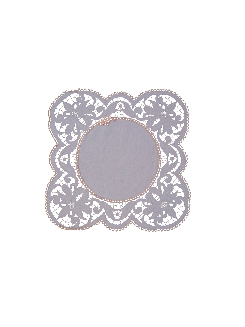 1980'lerde Çalışılmış Beyaz İş Sandık Eserinden Dönüştürülen Dekoratif Örtü