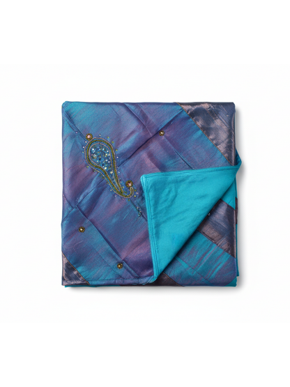 Gökyüzü Yansıması – İpek Tafta ve Organze Üzeri Çift Taraflı Dekoratif Örtü