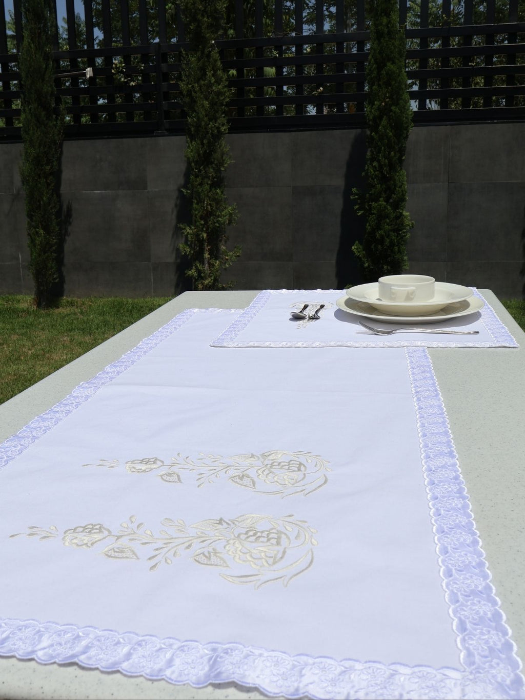 Beyaz Zarafet – El İşçiliği Keten Runner ve Amerikan Servis Takımı