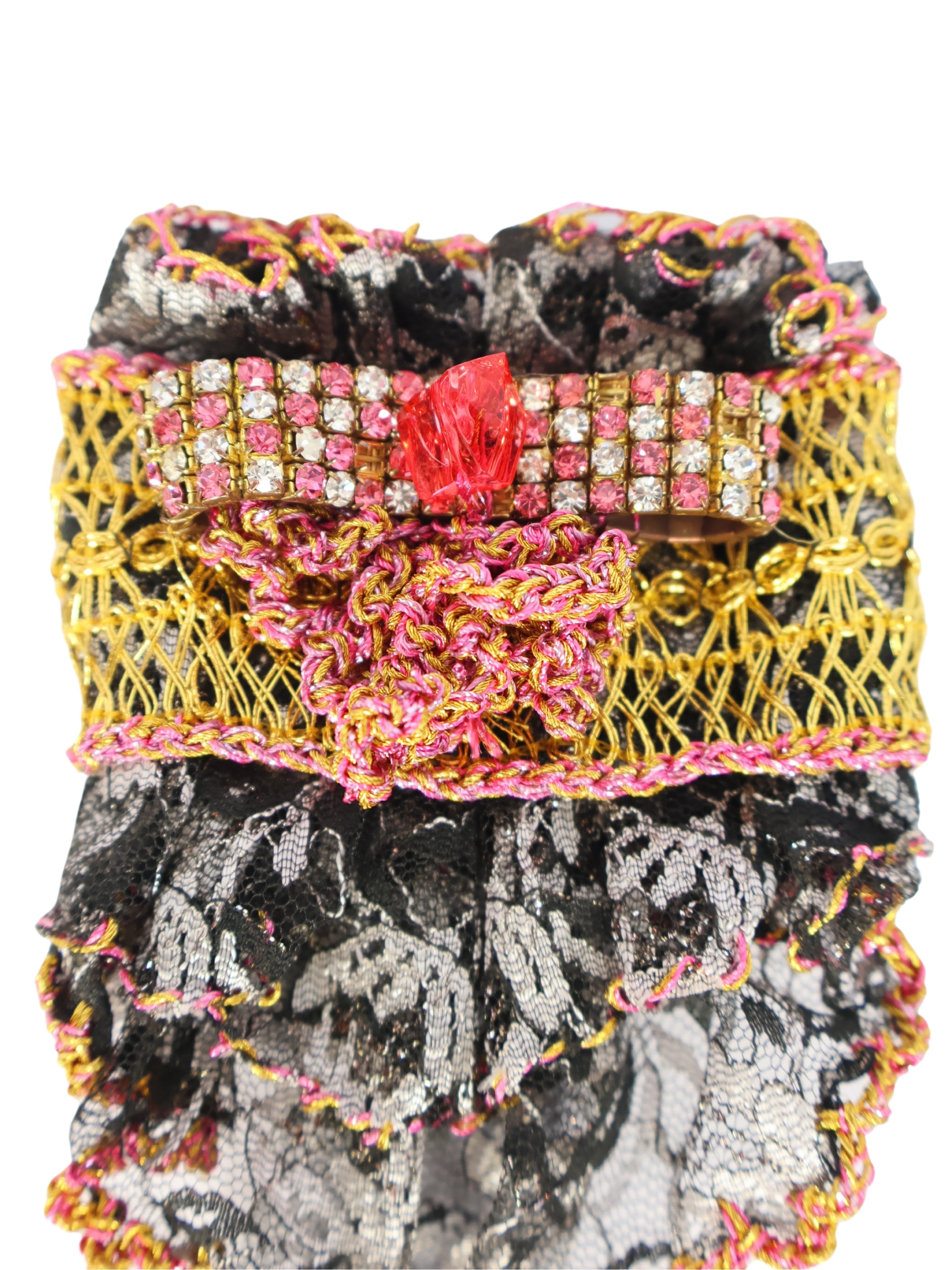 Zühre – Katmanlı Kumaşlar ve Doğal Ritim Bilekliği