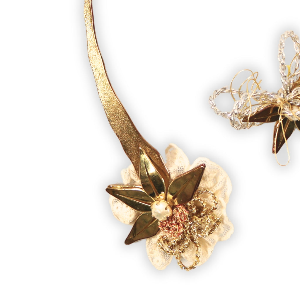 Two-Flower – Handmade Necklace with Rice Motif and Lace Detail