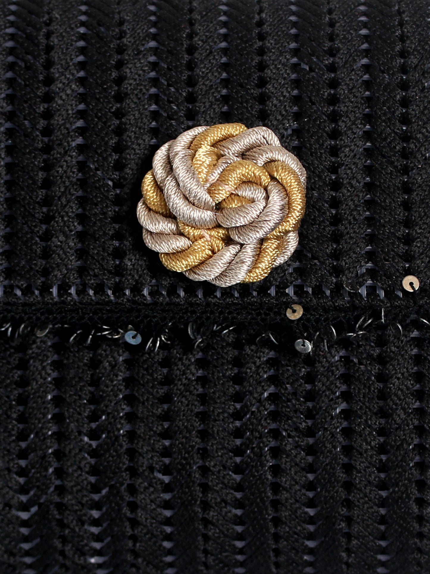 Geceye Düğüm – İğne Oyası ve İpek Düğme Detaylı Siyah Abiye Omuz Çantası