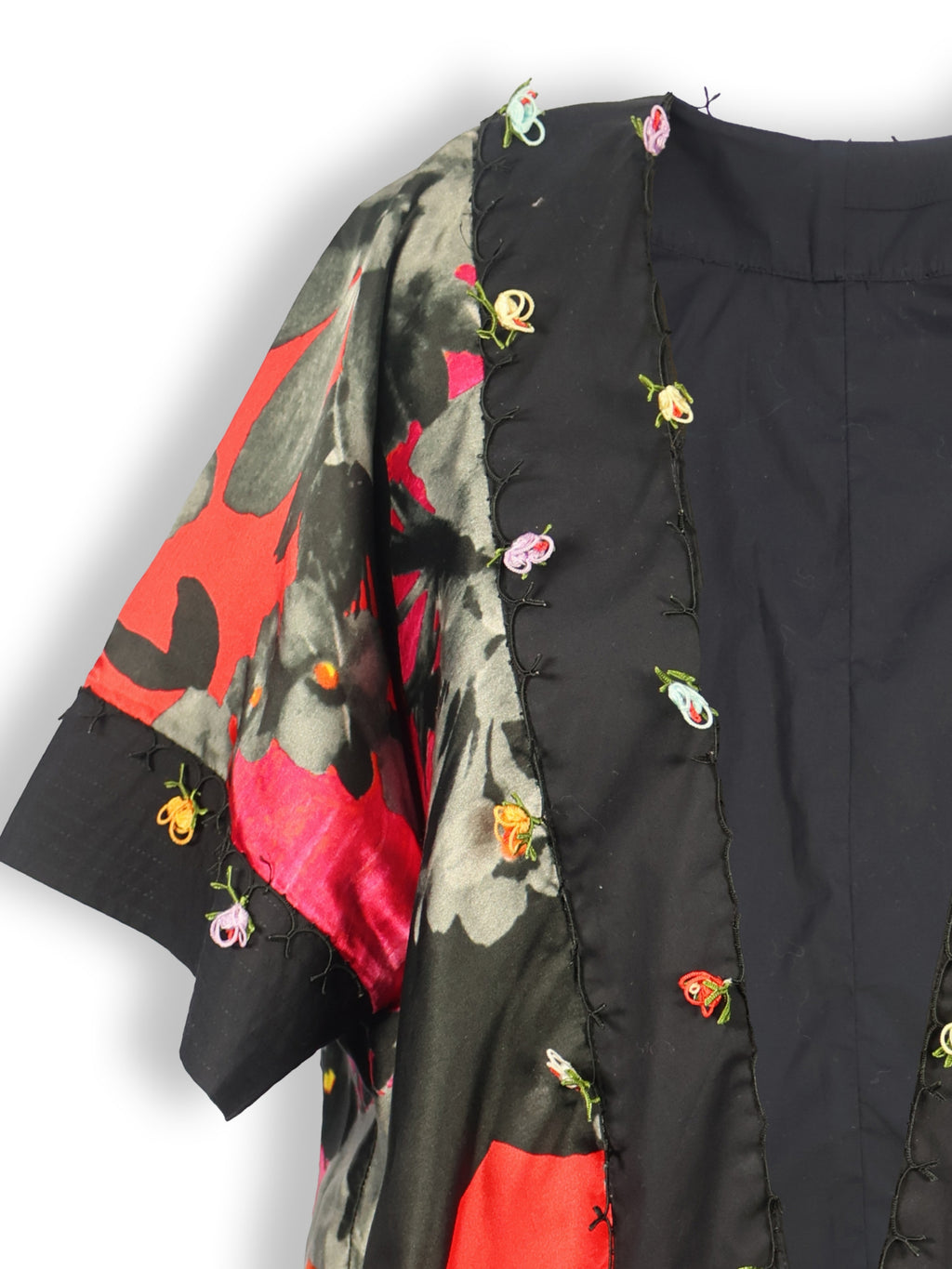Şahende – Mekik Oyasıyla Süslenmiş Saten Kimono