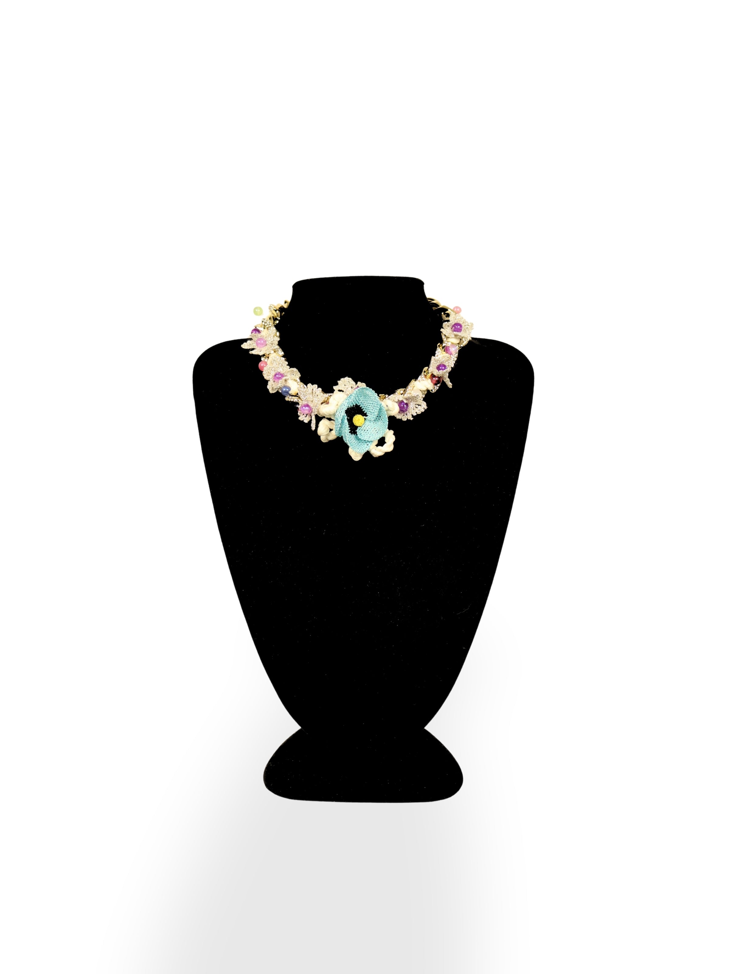 Poppy Traces – Handcrafted Necklace with Gold Ring Chain