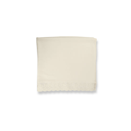 Alın Zarafeti – Ekru Krep Demor ve Fransız Dantelli Başörtüsü