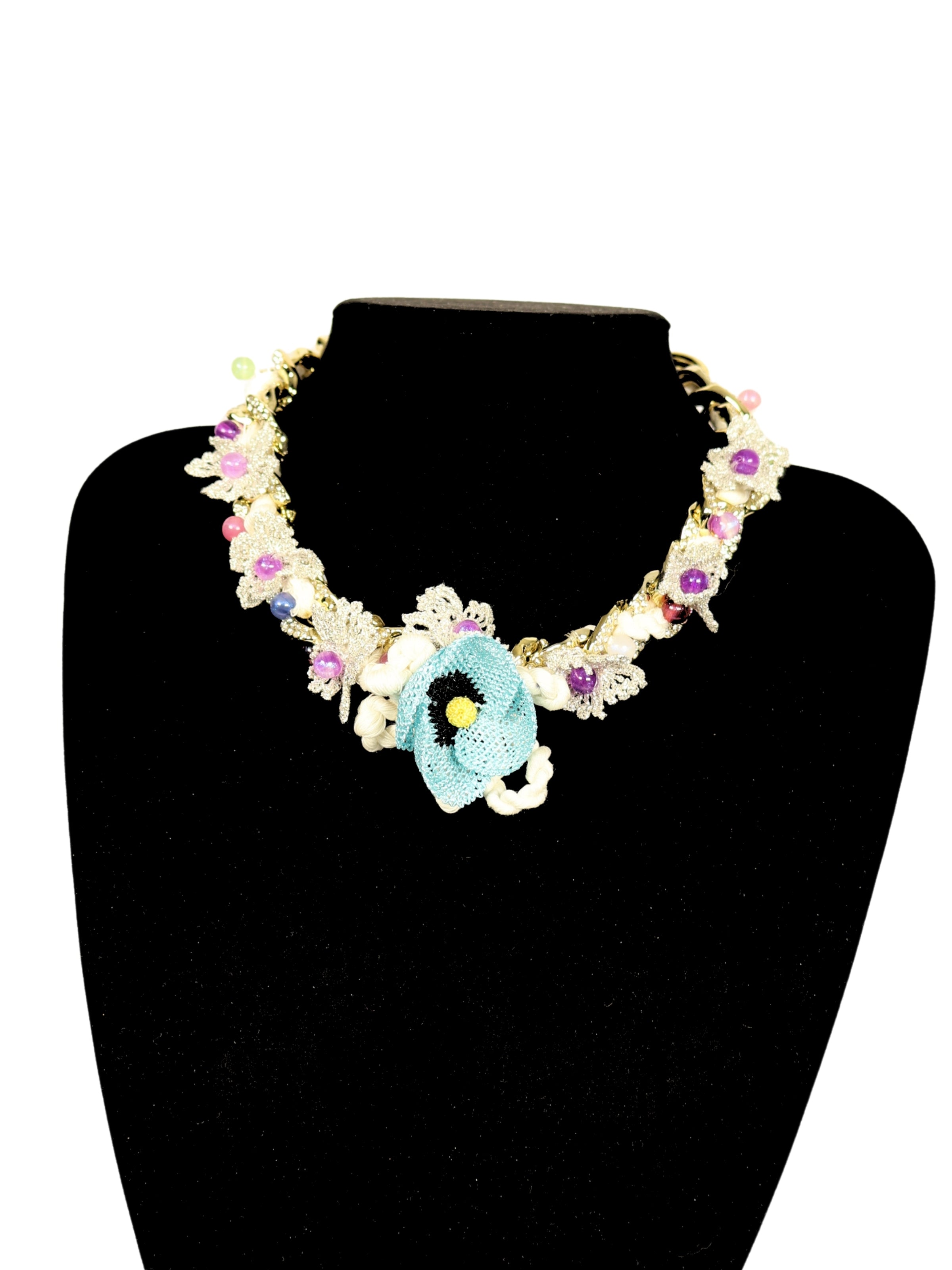 Poppy Traces – Handcrafted Necklace with Gold Ring Chain