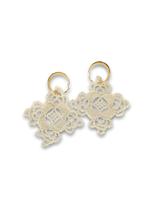 Sena – Gümüş Sim Tığ İşi & Gold Halka Küpe