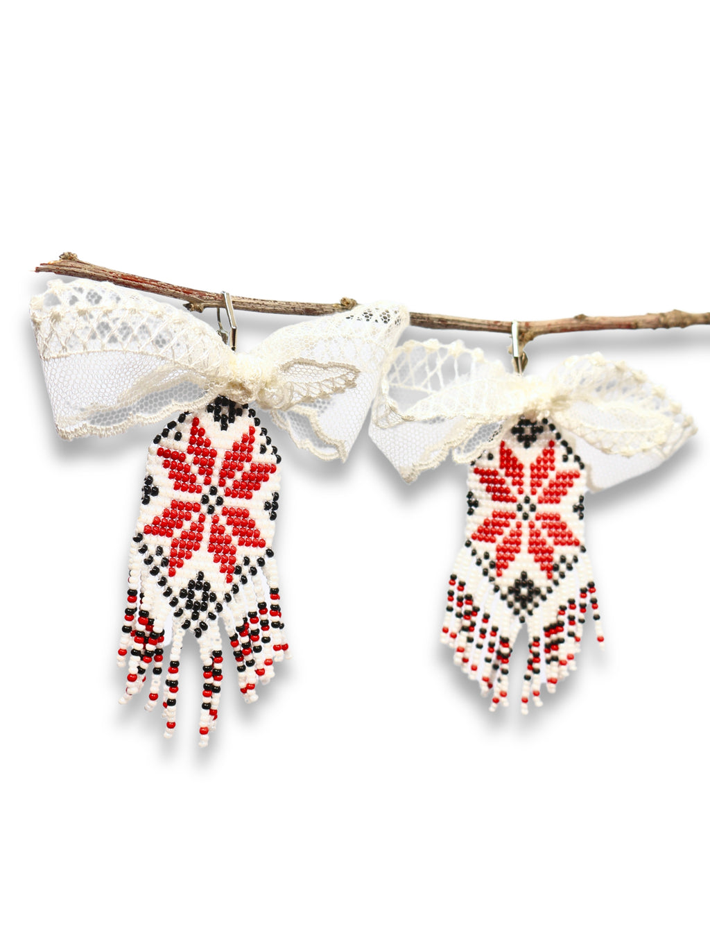 Elvan – Nakışta Yolculuk ve Dantel Fısıltısı Küpesi