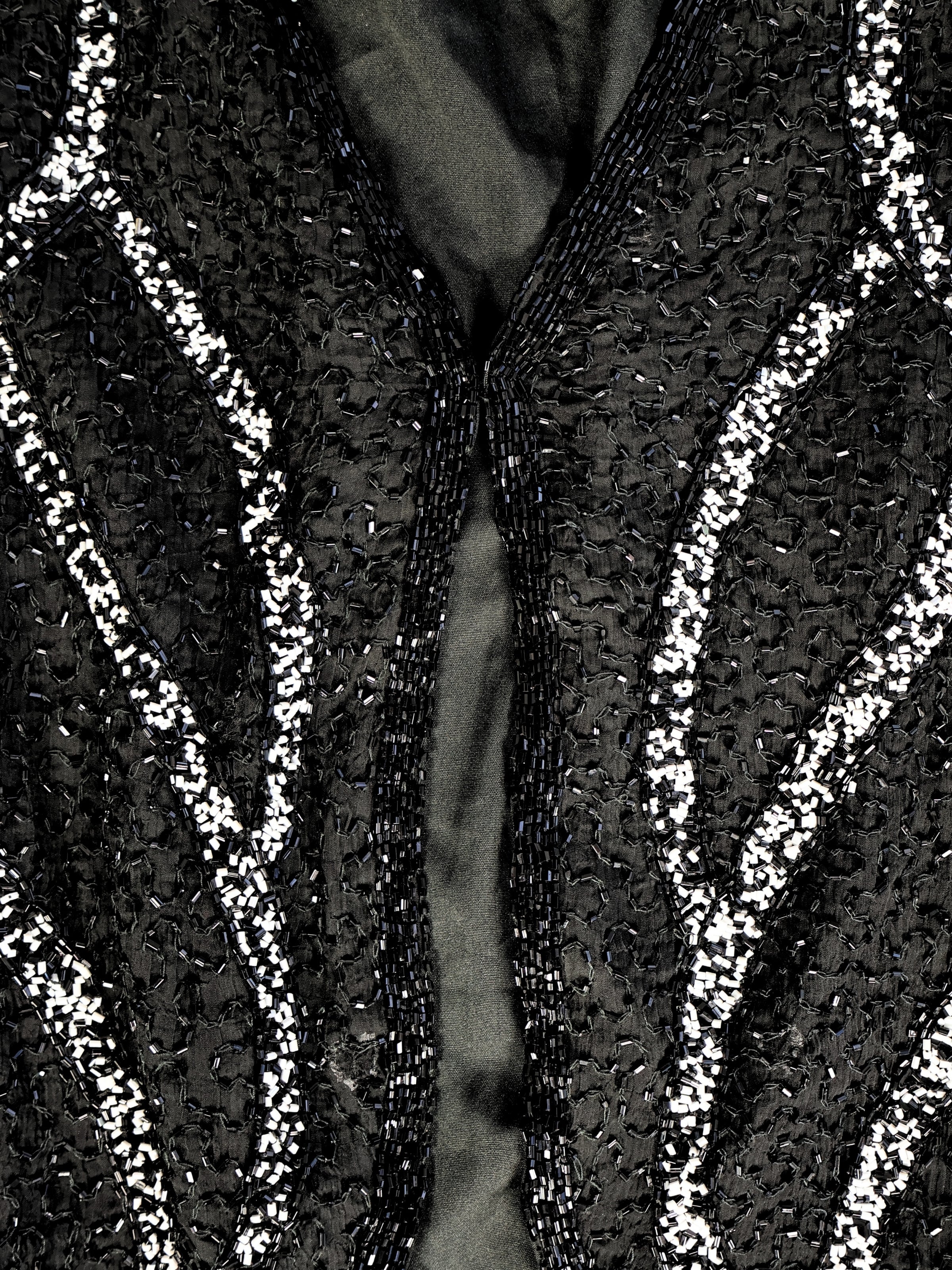 Dalga Işıltısı – Siyah Üzeri Gümüş Desenli Ceket