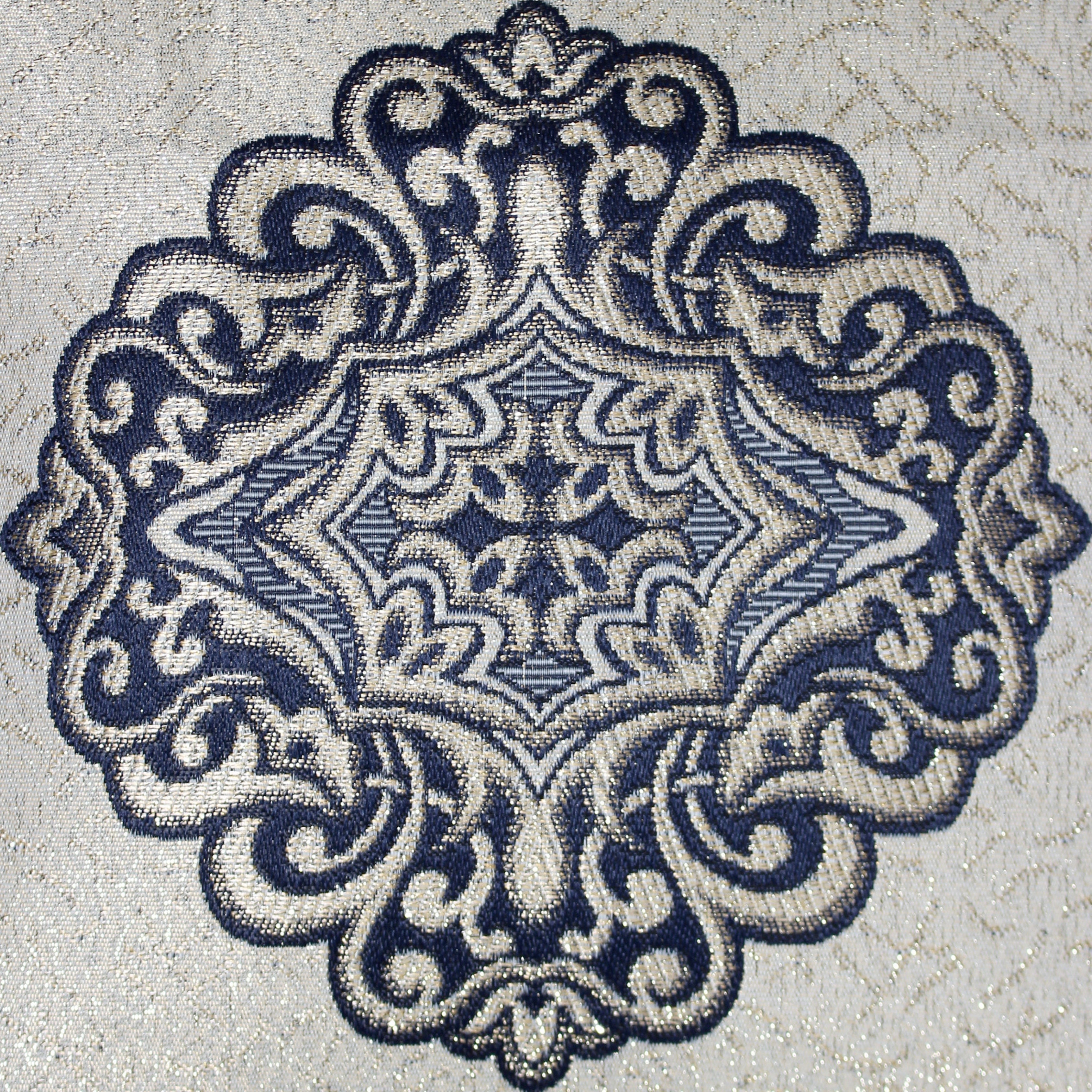 Gece Dokusu – Brokar ve Püskül Detaylı Dekoratif Kırlent Kılıfı