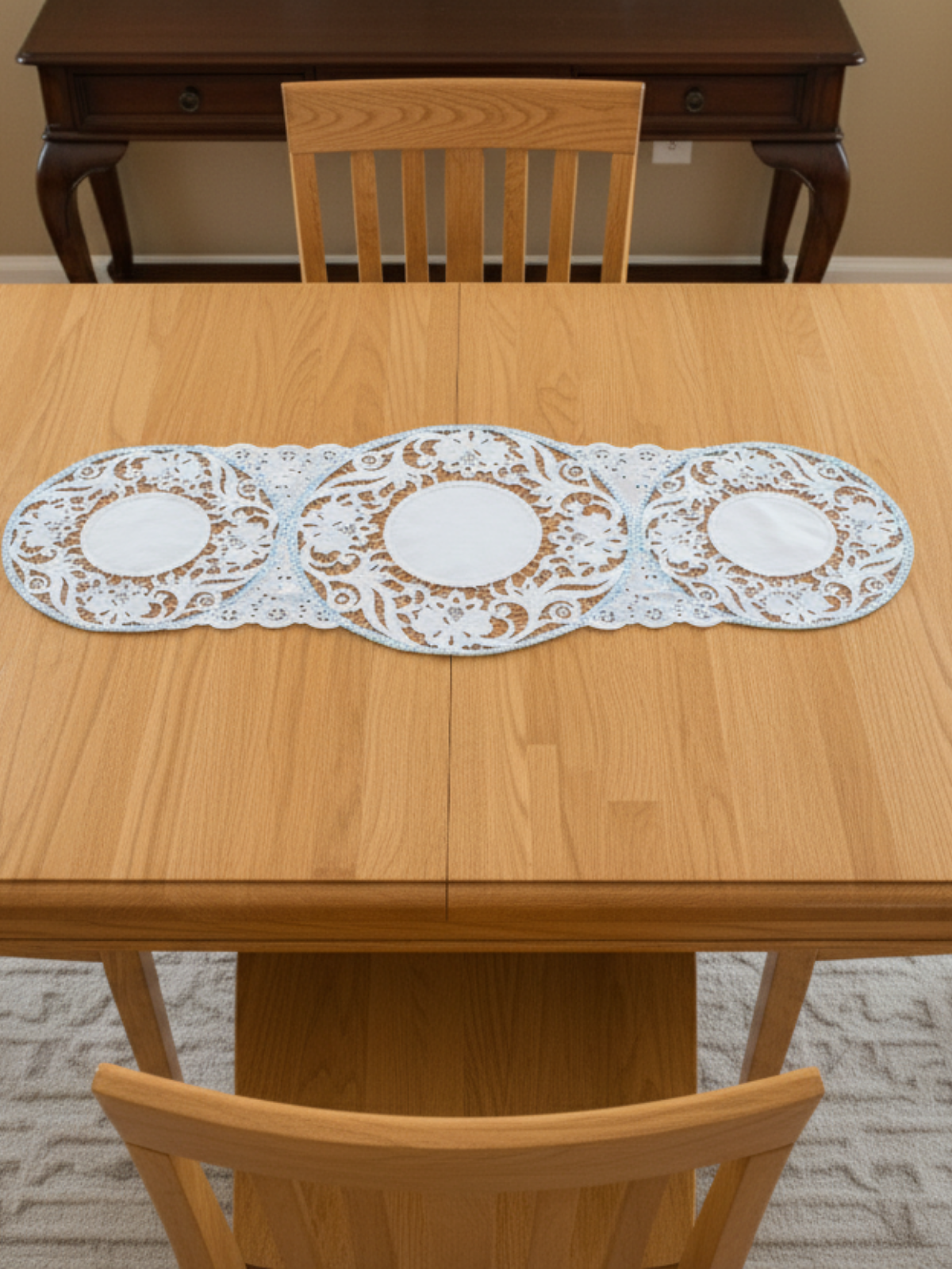 Vintage Beyaz İş Oda Takımından Uyarlanmış Masa Örtüsü ve Dekoratif Örtü