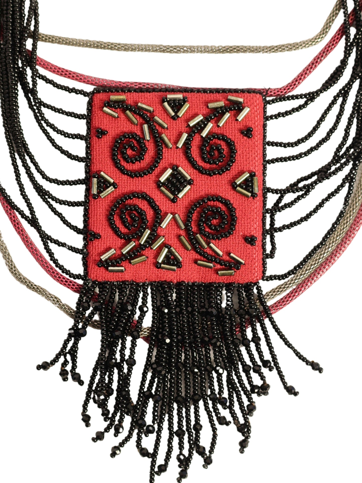 Muska Işıltısı – Siyah Boncuk ve Gümüş Boru Boncuk İşlemeli El Yapımı Kolye