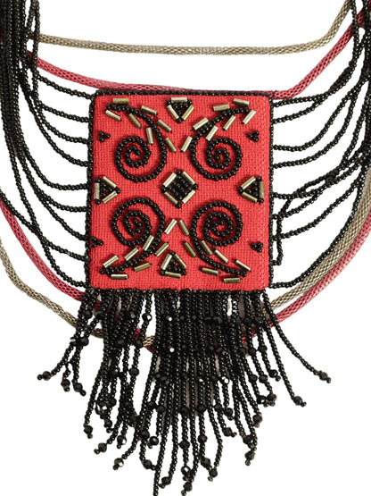 Muska Işıltısı – Siyah Boncuk ve Gümüş Boru Boncuk İşlemeli El Yapımı Kolye