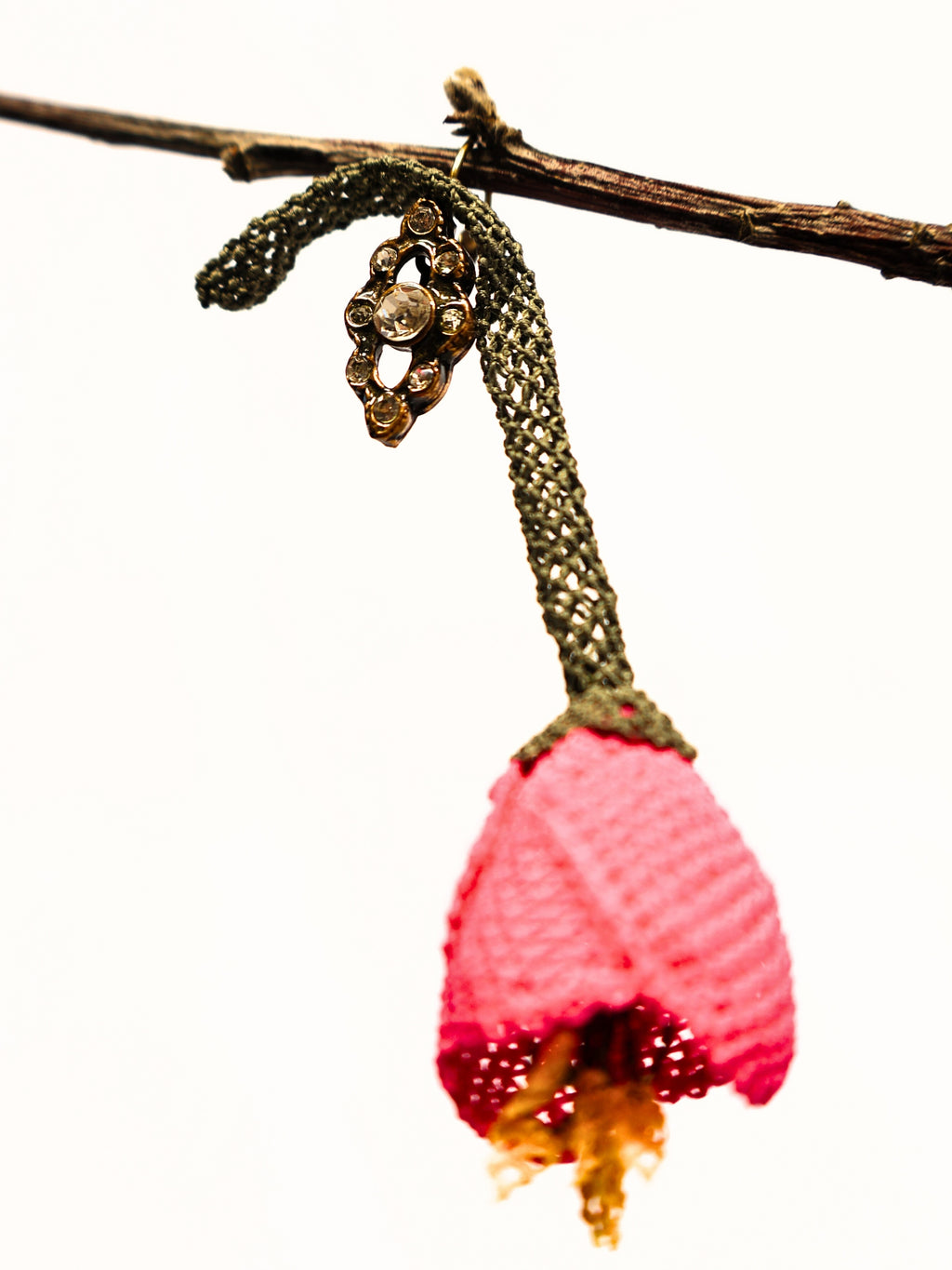 Reyhan – Tomurcuğun Sessiz Taşı Küpe